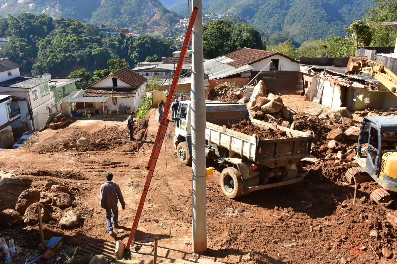 Obras de recuperação e restabelecimento viário nas localidades do Vila Felipe têm continuidade