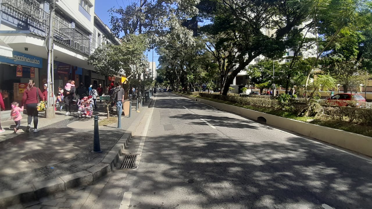 Escolas e postos de saúde permanecem fechados nesta sexta-feira (17)