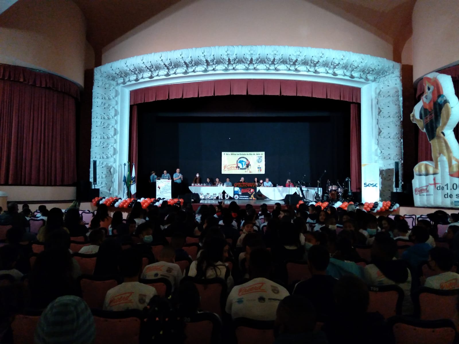 Mais de 700 alunos de 20 escolas da rede municipal se formam no Proerd