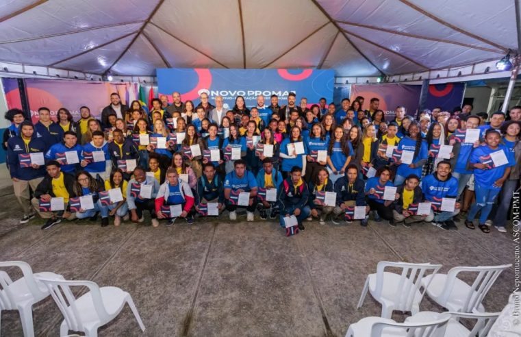 Novo Promaj: primeiros jovens contratados participam do lançamento oficial do programa e recebem certificados