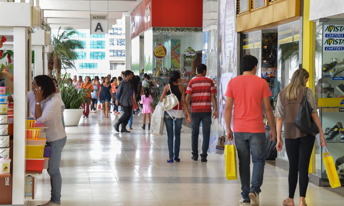 Expectativa positiva: Dia dos Namorados aquece vendas do comércio