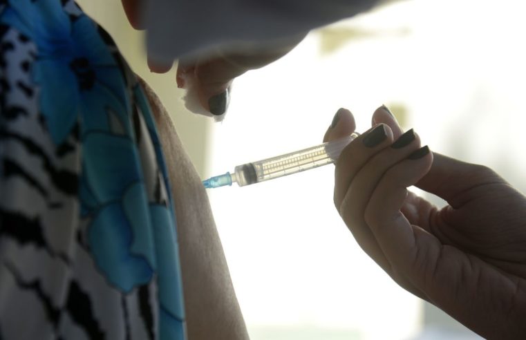 Saúde reorganiza horários de vacinação contra covid-19