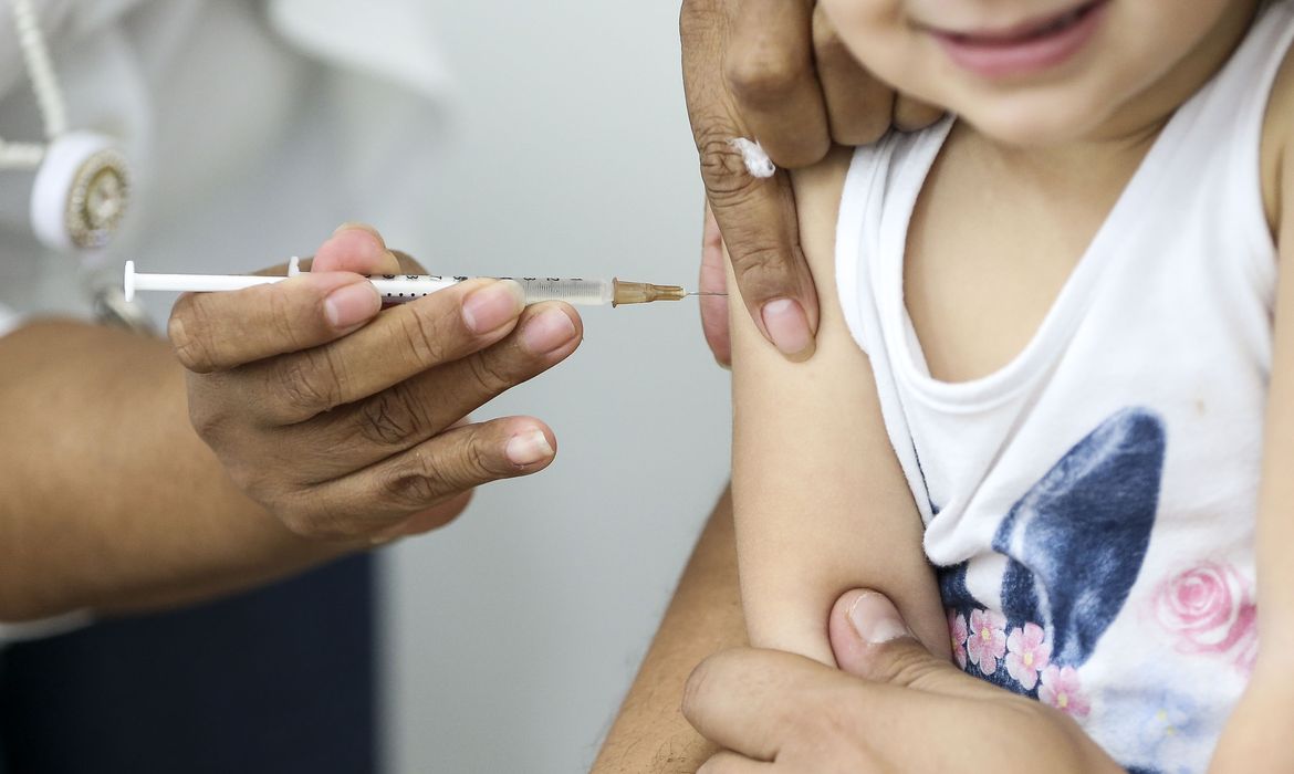 Crianças com 4 anos podem receber a vacina contra a covid-19 a partir desta sexta-feira, em Nova Friburgo