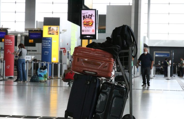 Presidente veta retorno do despacho gratuito de bagagem em avião