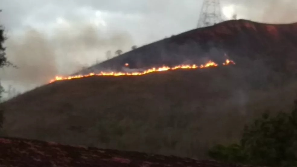 Defesa Civil informa risco muito alto para incêndio florestal em Itaipava, Pedro de Rio e Posse