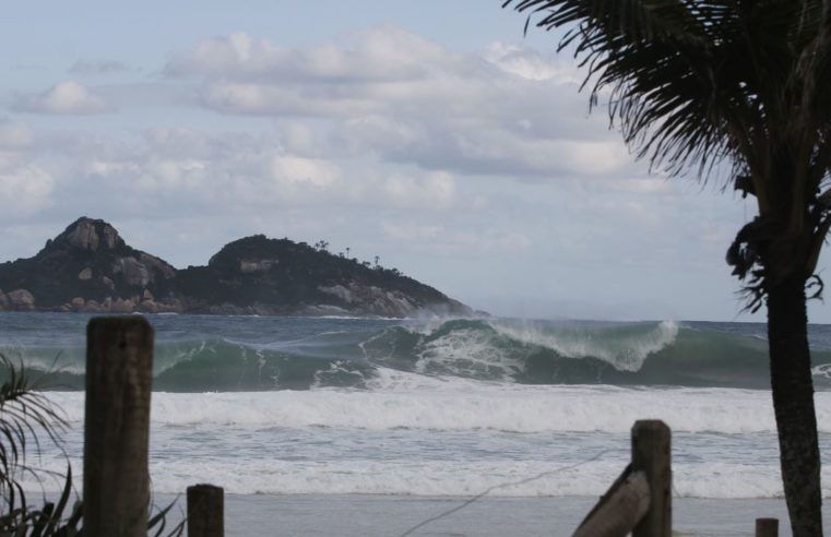Rio tem previsão de chuva neste fim de semana e mar de ressaca