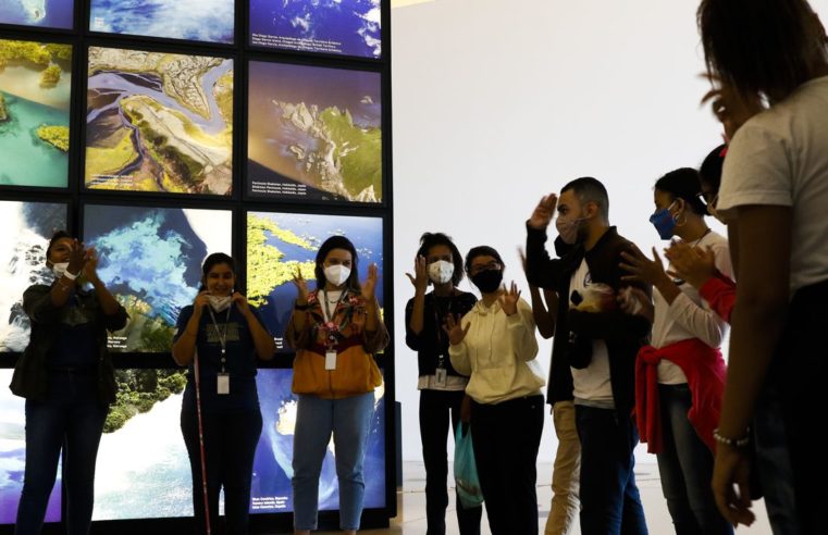 Museus do Rio oferecem visitas mediadas para surdos