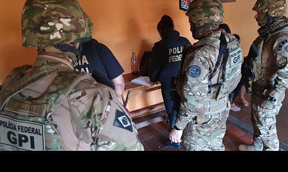 Polícia Federal prende três acusados de uso de dinheiro falso no Rio