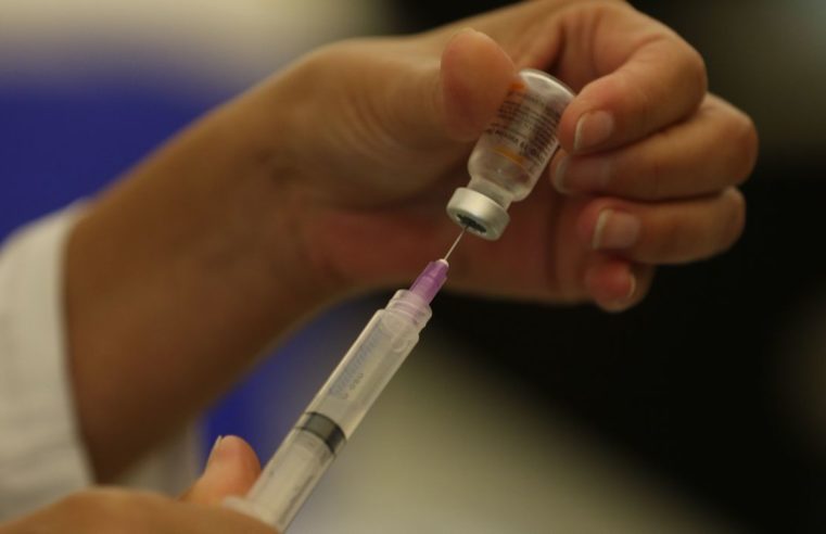 Pessoas com mais de 40 anos começam a receber quarta dose contra covid-19 até o fim da semana