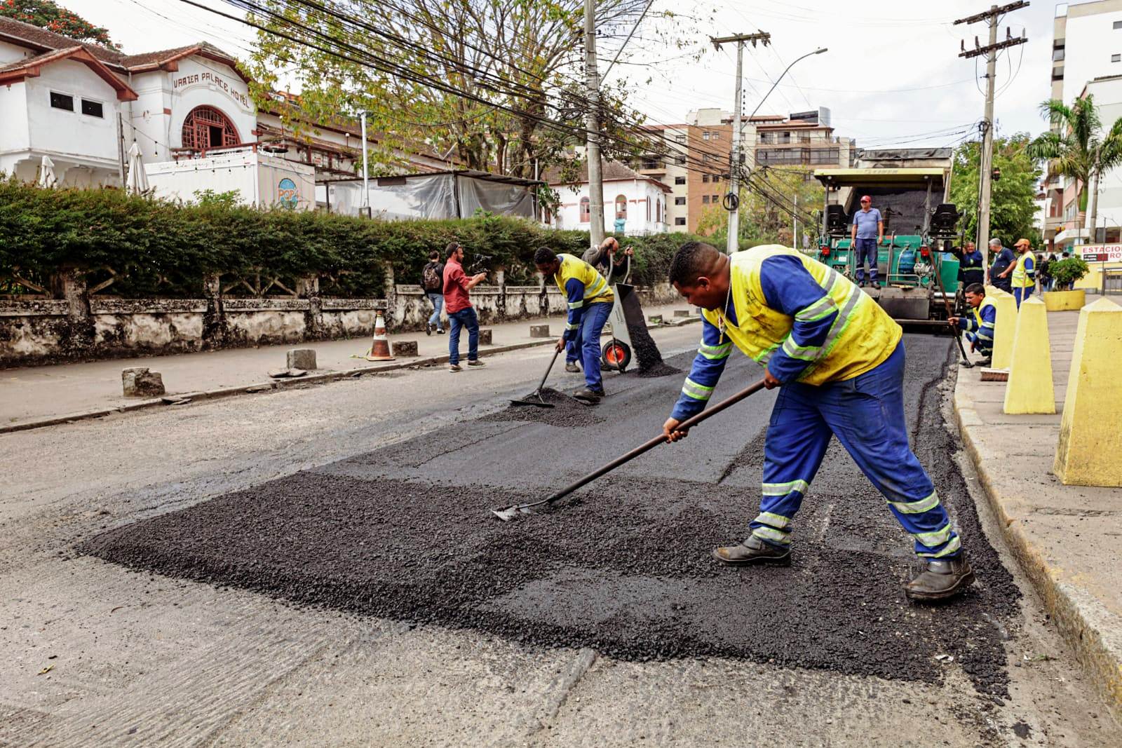 Asfalto Presente: acesso à Tijuca é feito por rotas alternativas para aplicação de asfalto na Rua Prefeito Sebastião Teixeira