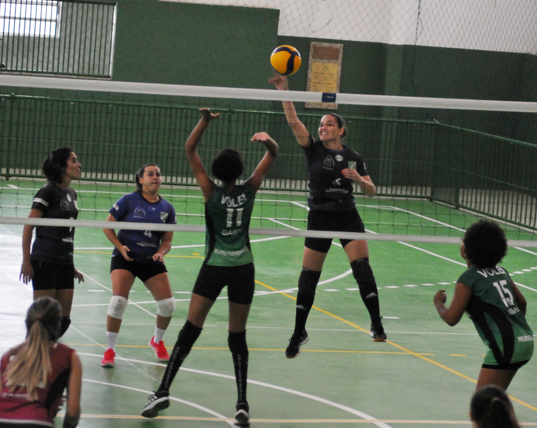Campeonato de Vôlei Feminino de Petrópolis tem cinco jogos neste domingo (31)