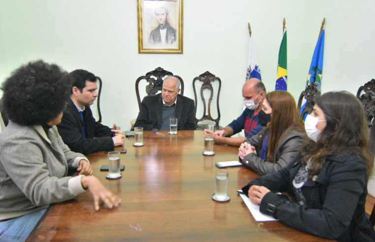 Prefeitura e CDDH trabalham na regularização fundiária de comunidades da cidade