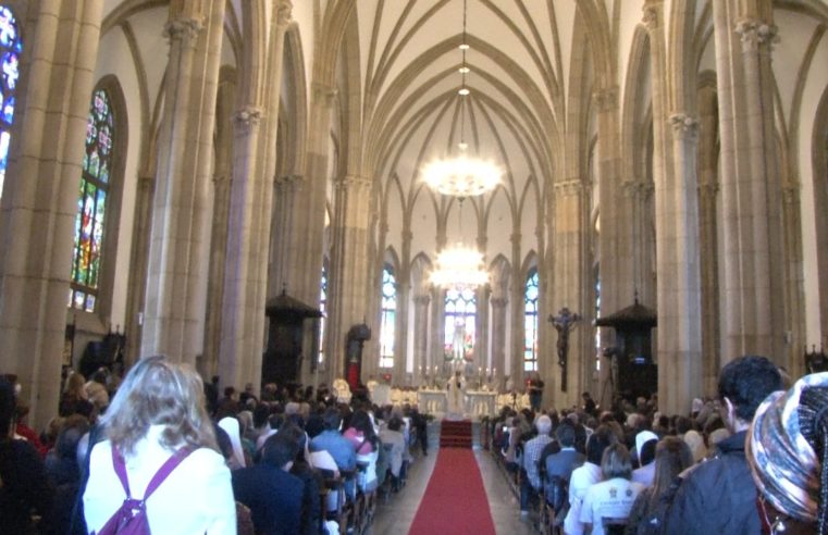Primeira missa na Catedral São Pedro de Alcântara é realizada após reformas
