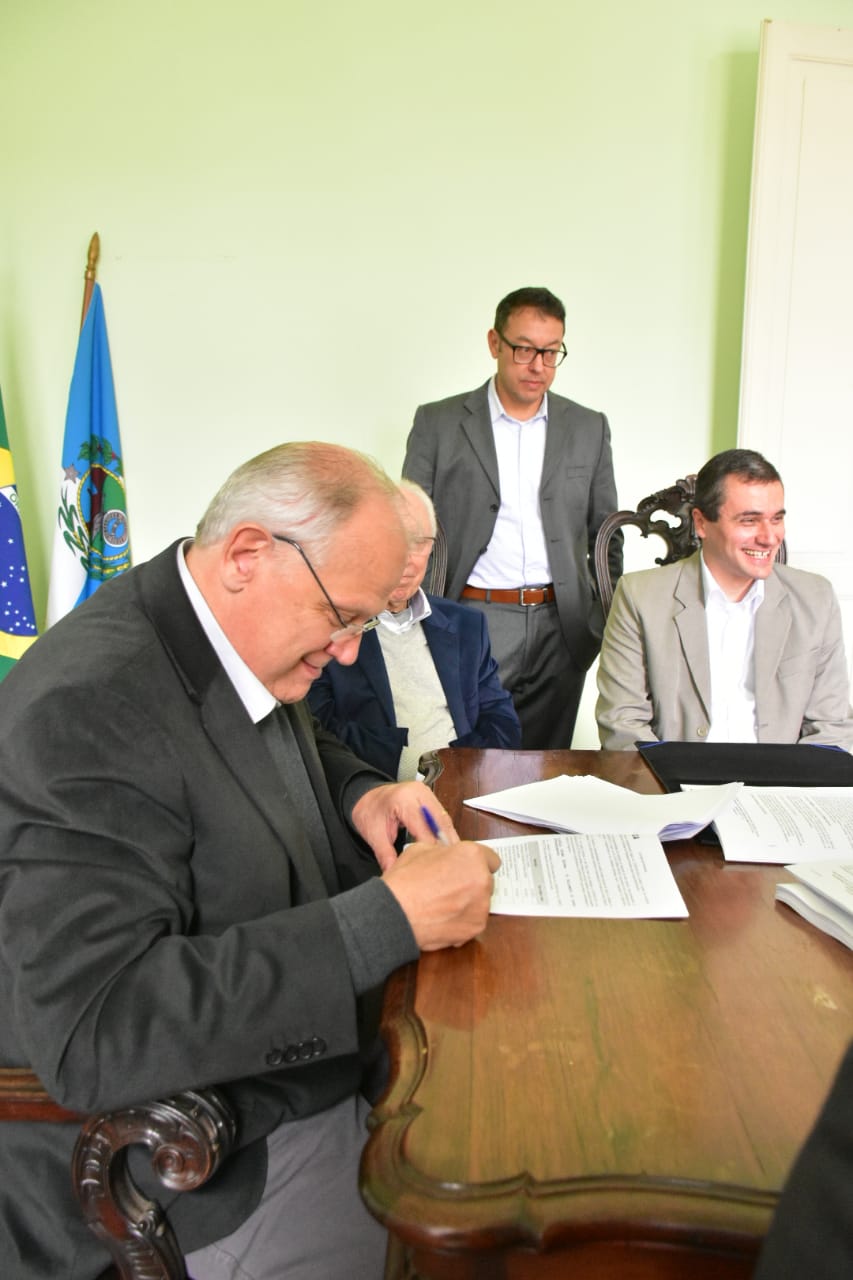Prefeitura sai do Cauc e consegue linha de crédito de R$ 100 milhões com a Caixa Econômica Federal