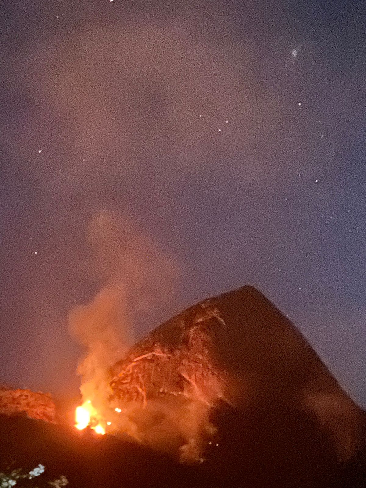 Balões causam incêndio florestal em Corrêas