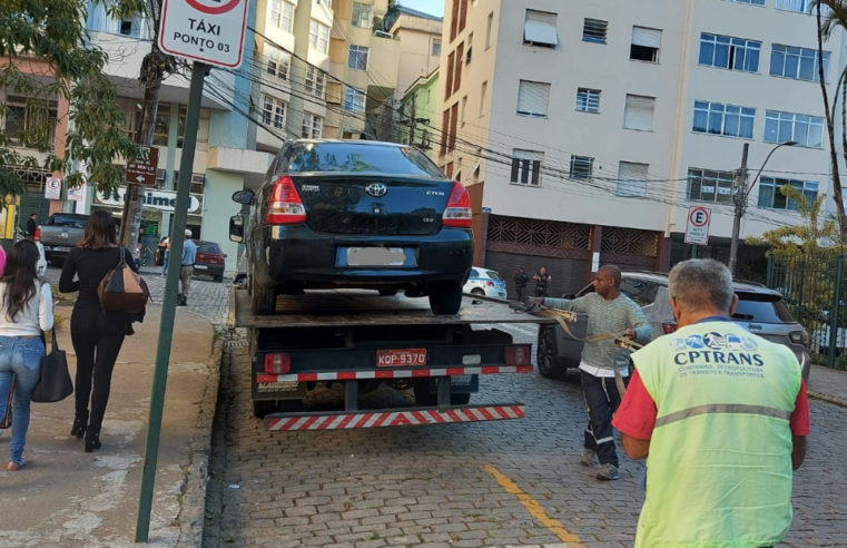CPTrans autua 526 veículos por estacionamento irregular em junho