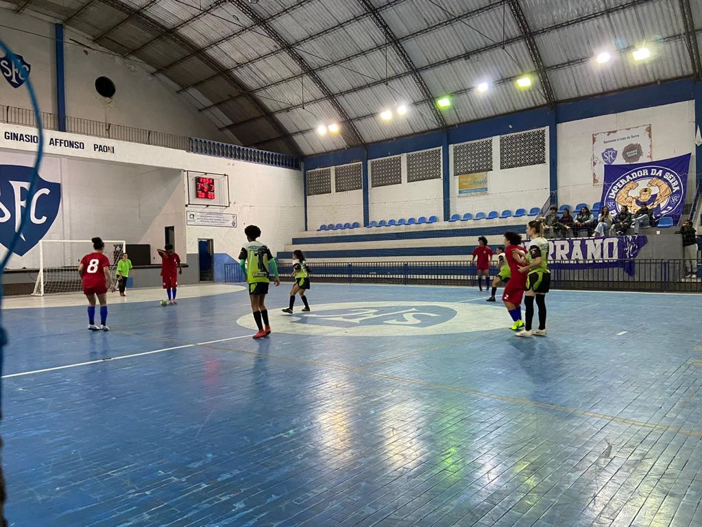 Campeonato de Futsal Feminino começa com goleadas em Petrópolis