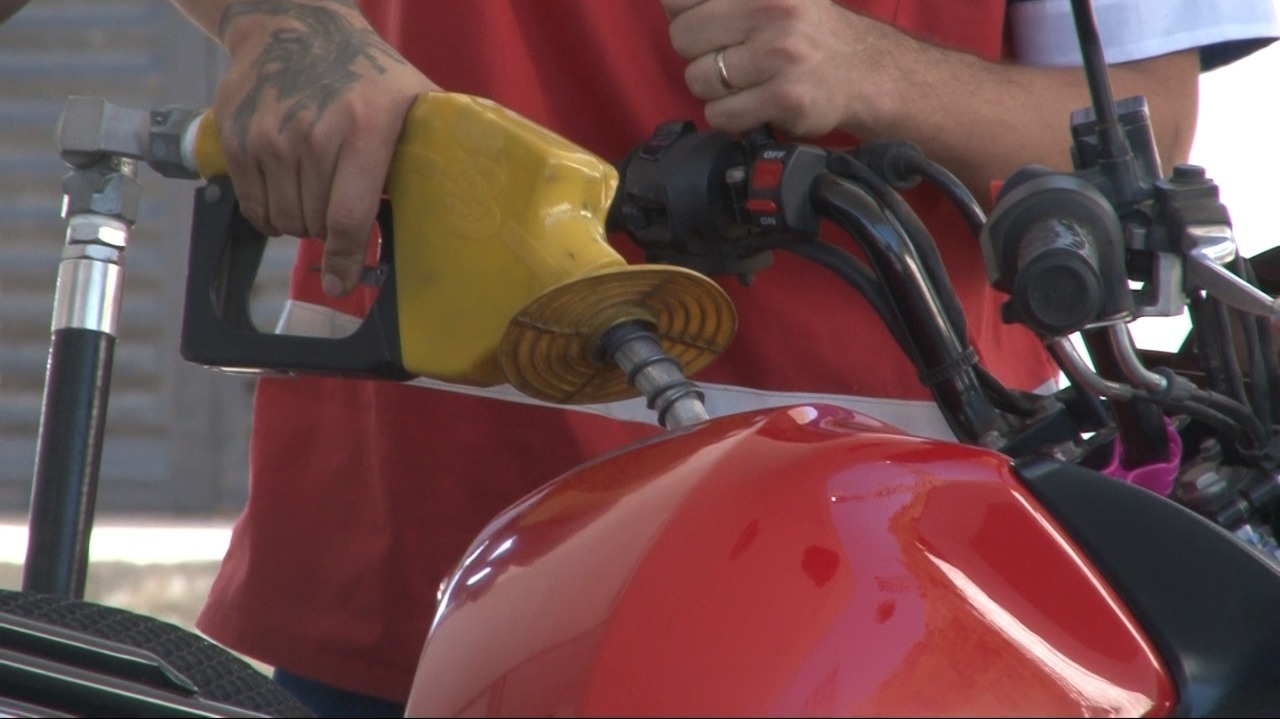 Valor médio da gasolina cai nas últimas três semanas no país