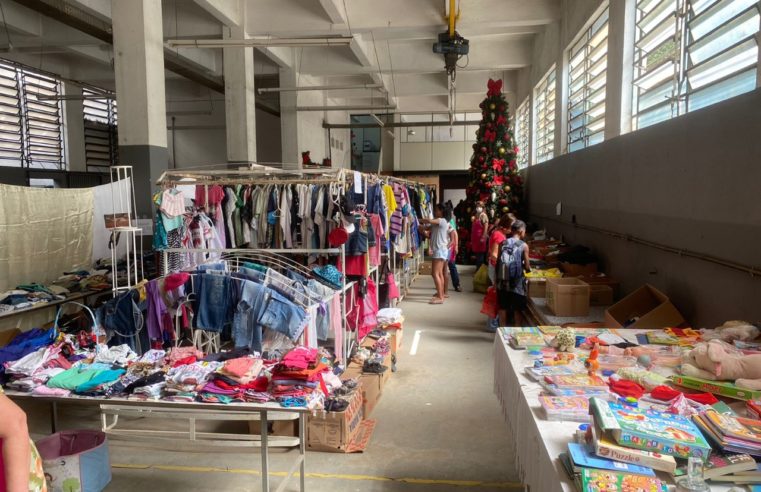 O Projeto Presença Samaritana atende mais de 90 famílias, vítimas das tragédias em Petrópolis, com entrega de cestas básicas, móveis, utensílios e eletrodomésticos