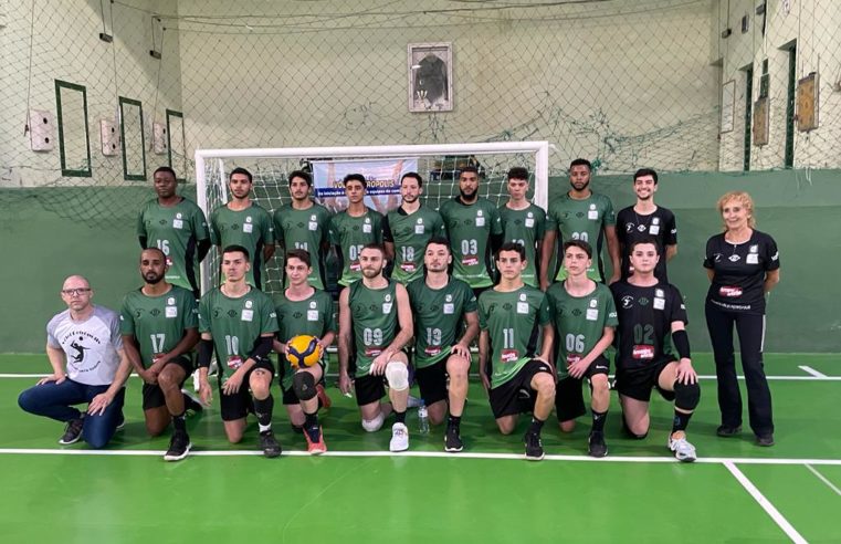 Equipe masculina de vôlei patrocinada por supermercado de Petrópolis vence o Clube Coronel Veiga