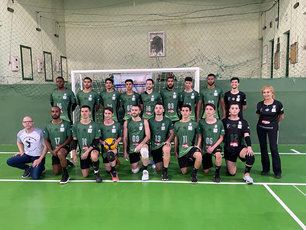 Equipe masculina de vôlei patrocinada por supermercado de Petrópolis vence o Clube Coronel Veiga