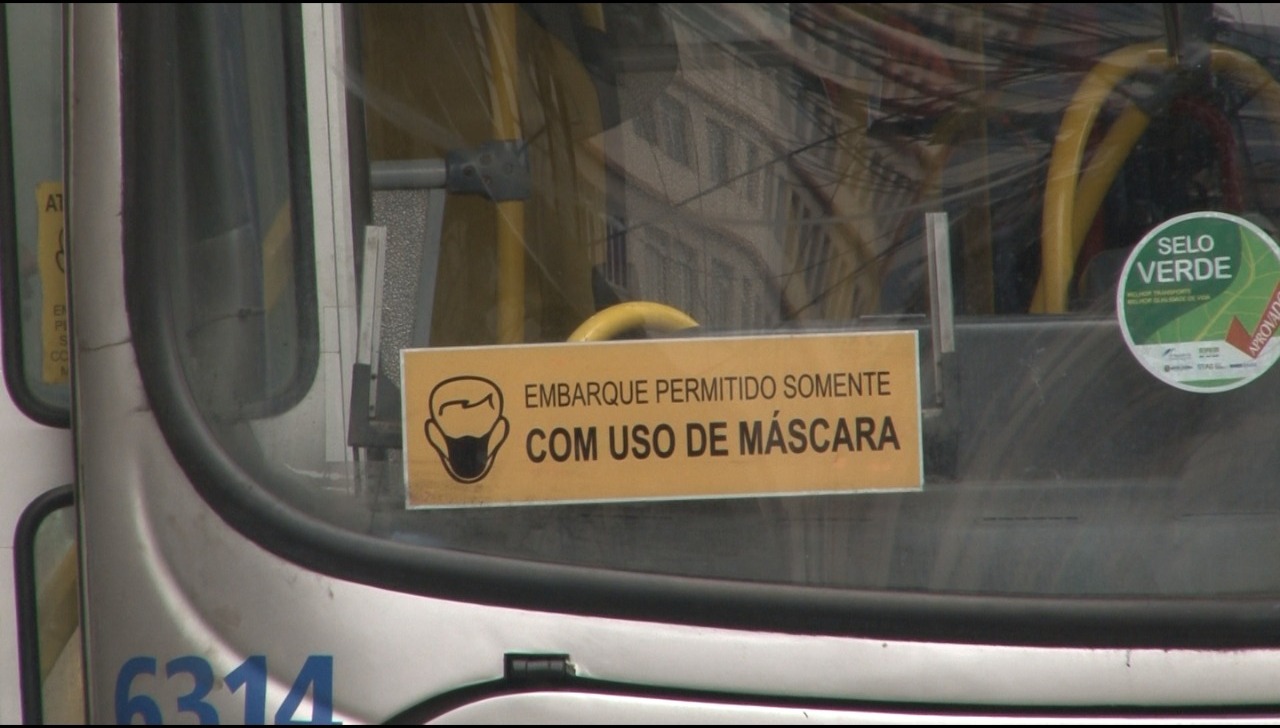 Determinação do uso de máscaras nas escolas e transporte público é mantida