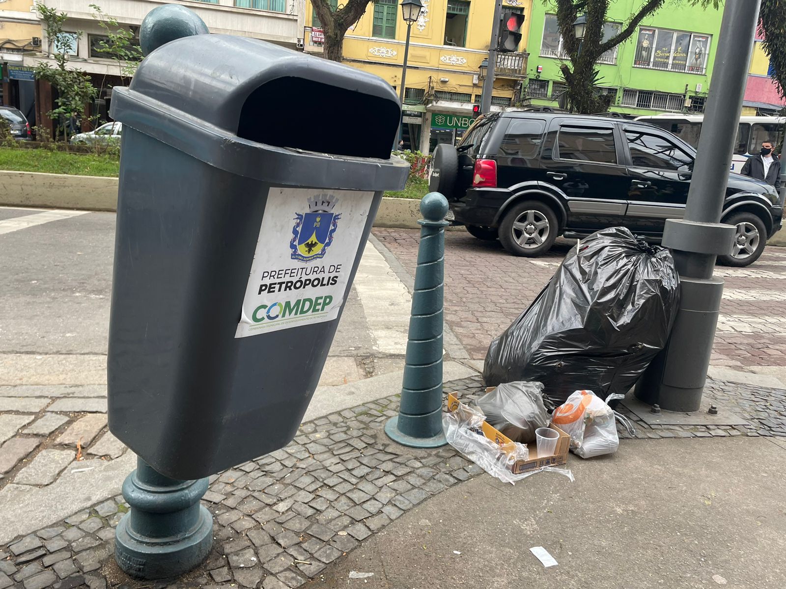 Petrópolis pode ficar sem serviço de coleta de lixo doméstico