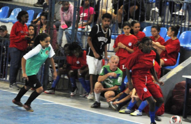 AMorin/Guerreiras FC conquista segunda vitória e lidera Campeonato de Futsal Feminino de Petrópolis