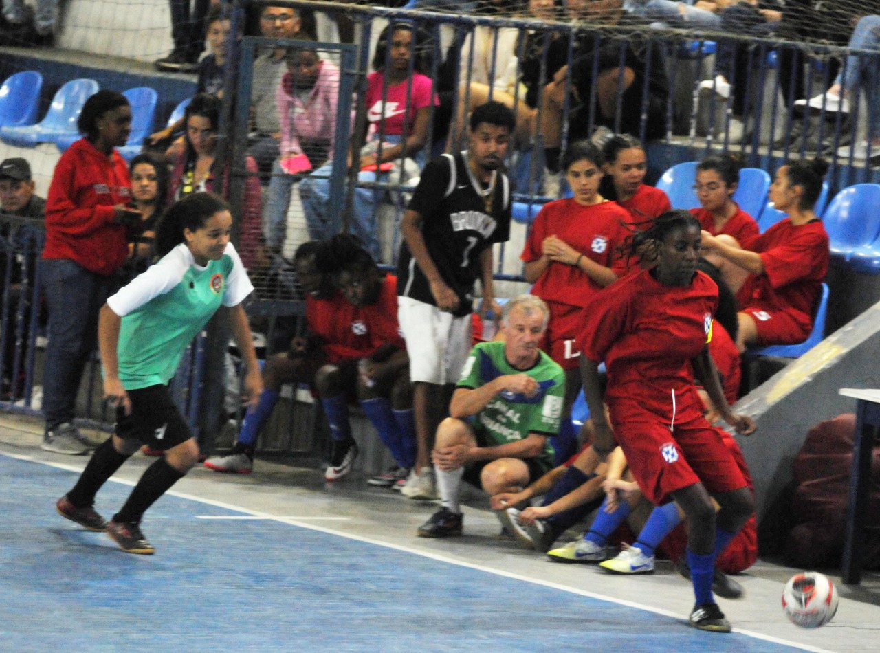 AMorin/Guerreiras FC conquista segunda vitória e lidera Campeonato de Futsal Feminino de Petrópolis