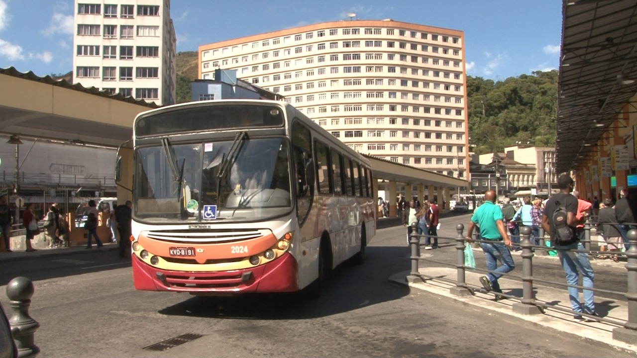 Prazo de decisão da justiça para retorno da frota integral de ônibus em Petrópolis venceu há um mês