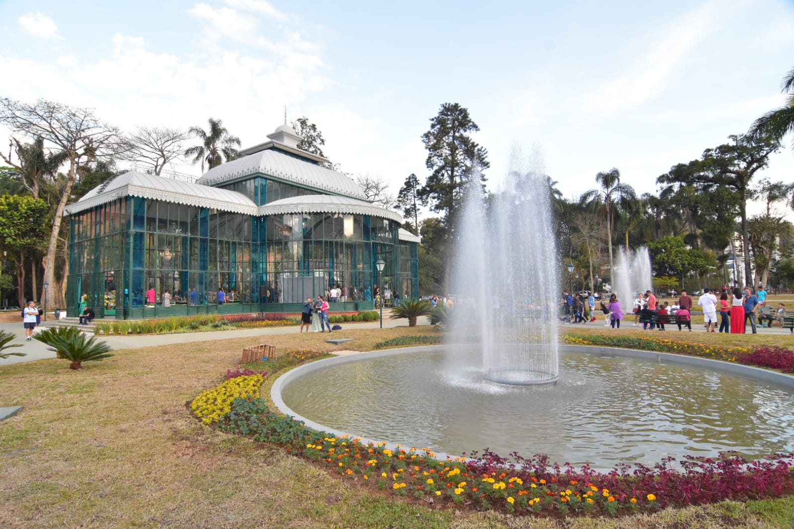 Programação do Palácio de Cristal nesse fim de semana conta com aulas de yoga e muita música