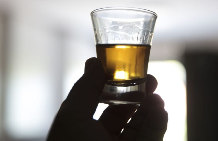 Consumo de álcool antes de dormir pode prejudicar o sono