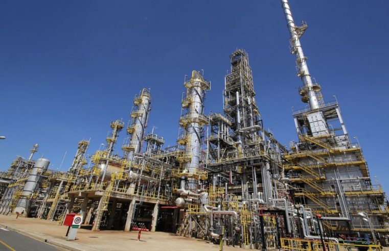 Petrobras reduz preço da gasolina em R$ 0,20 por litro nas refinarias