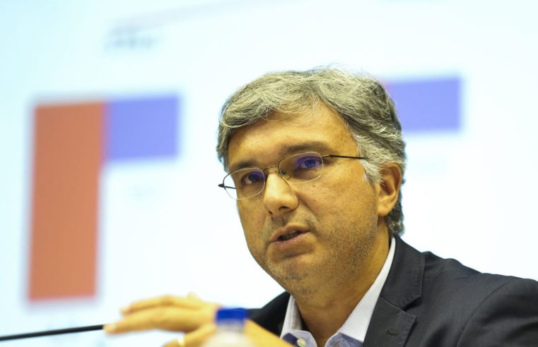 Auxílio Brasil de 2023 deverá ser de R$ 400, diz secretário do Tesouro