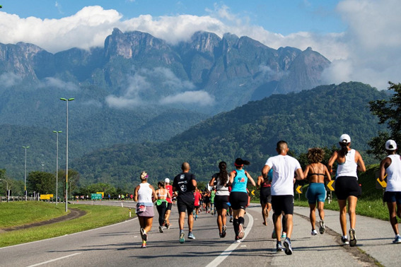 Maratona interfere no tráfego da BR-116/RJ no principal acesso a Teresópolis hoje e amanhã