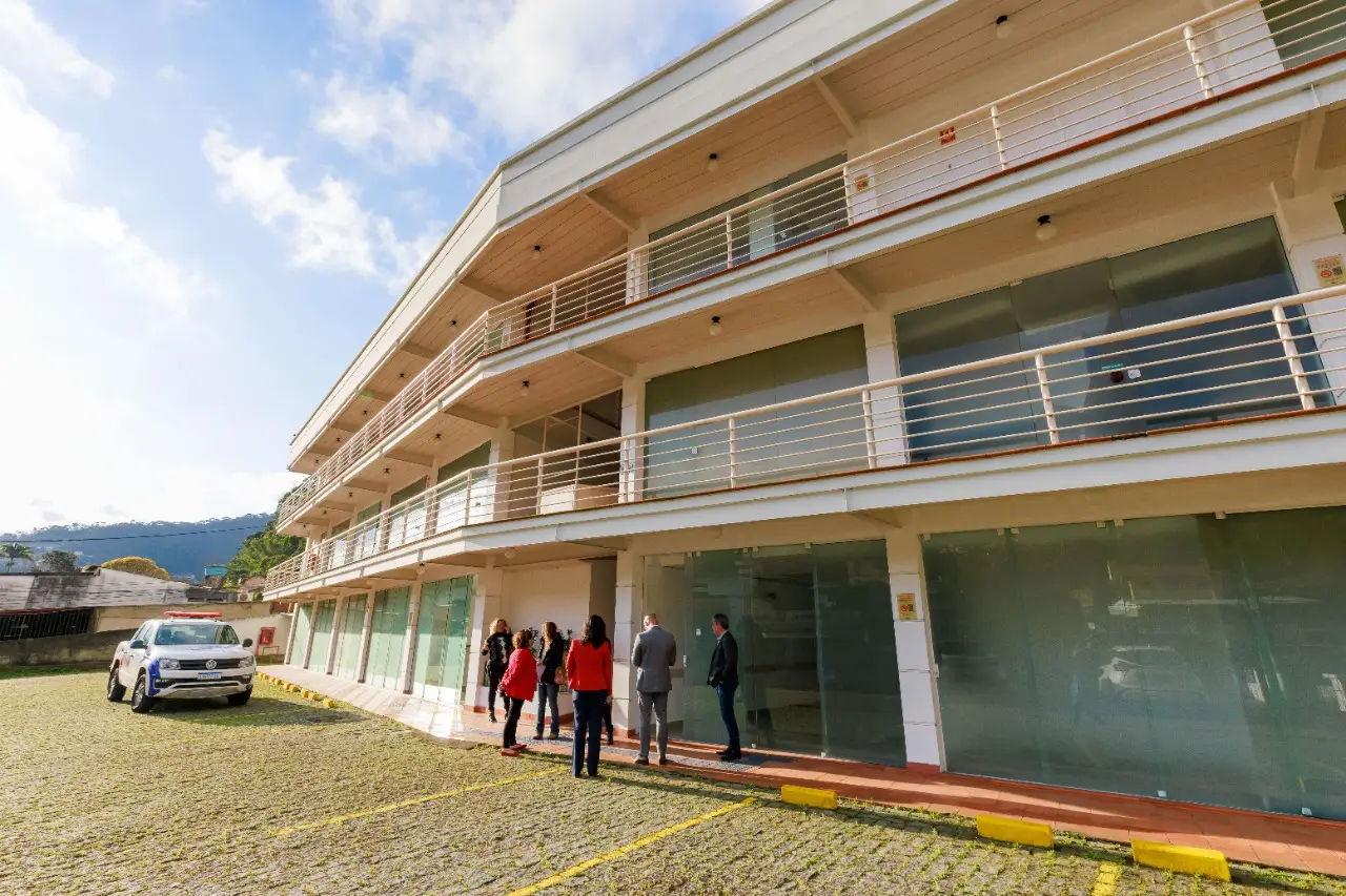 Futura instalação do Polo de Saúde São Pedro, em Teresópolis, recebe vistoria técnica do Prefeito e equipes das secretarias de Saúde e Obras Públicas