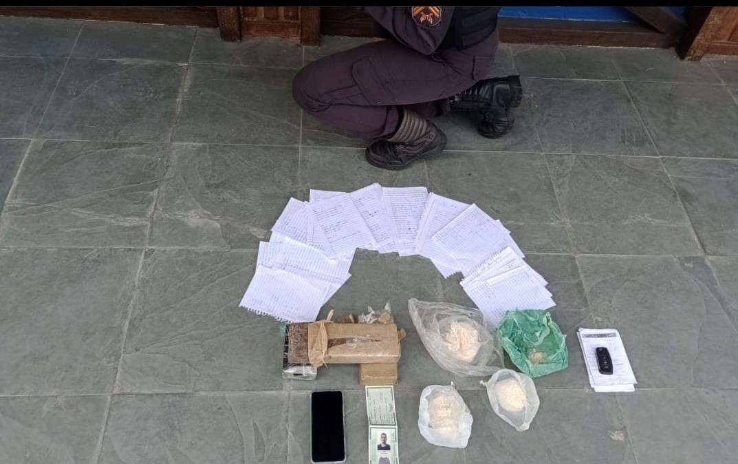 Homem é preso por tráfico de drogas em Petrópolis