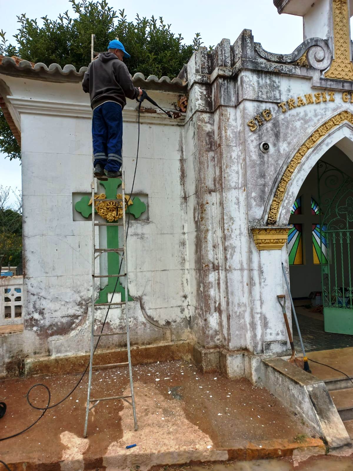 Prefeitura reforma capela mortuária do Cemitério Carlinda Berlim