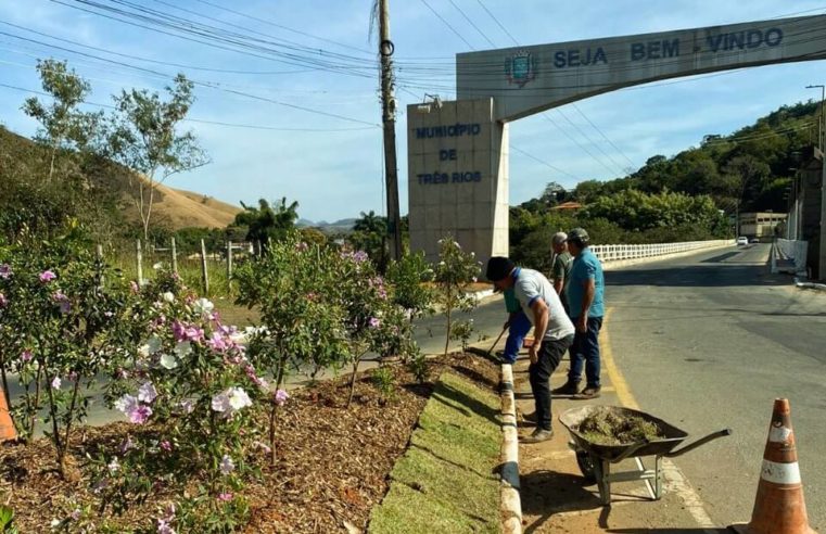 Prefeitura de Três Rios revitaliza praças e canteiros do município 