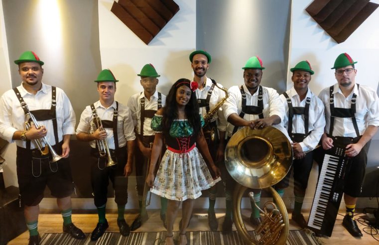 Secretaria Estadual de Turismo e TurisRio levam um pouco da 33ª Bauernfest, a Festa do Colono Alemão de Petrópolis, para a orla de Copacabana