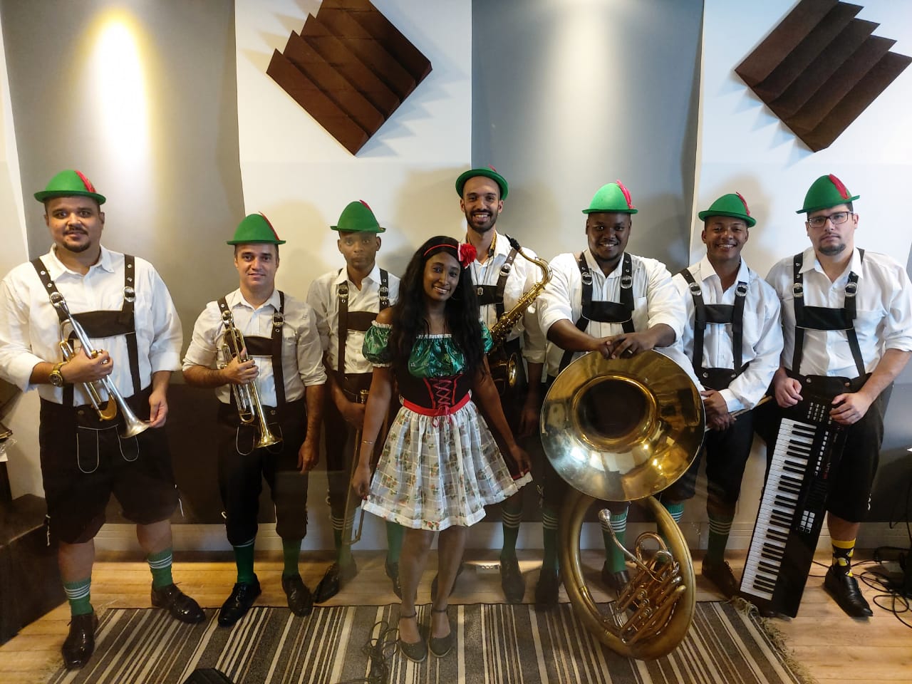 Secretaria Estadual de Turismo e TurisRio levam um pouco da 33ª Bauernfest, a Festa do Colono Alemão de Petrópolis, para a orla de Copacabana