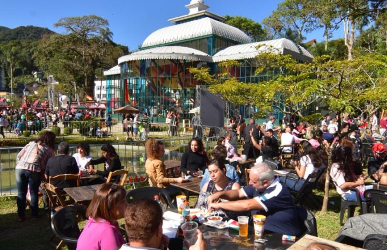 Bauernfest já recebeu 261 ônibus e vans de turismo e cerca de 13 mil litros de chope vendidos no primeiro fim de semana