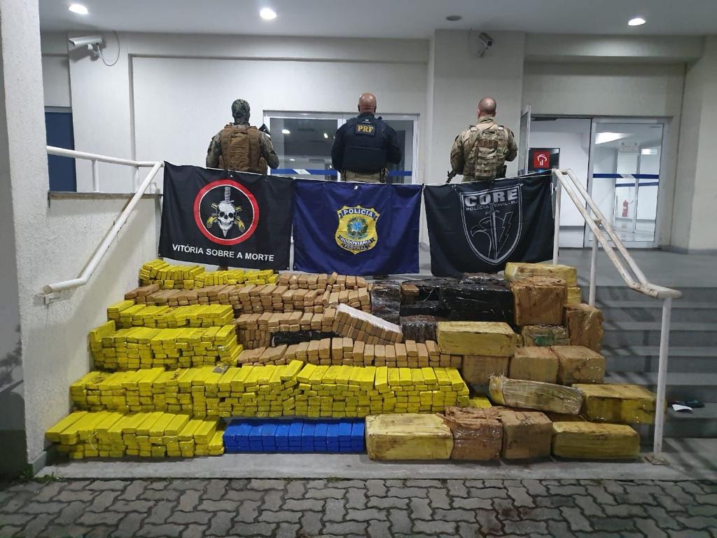PRF, BOPE e CORE apreendem cerca de 1,5 toneladas de drogas em Petrópolis e Duque de Caixas