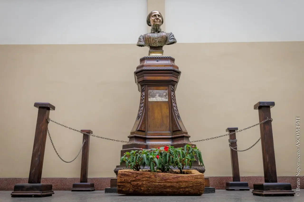 Prefeitura de Teresópolis restaura pedestal e busto da Imperatriz Tereza Cristina