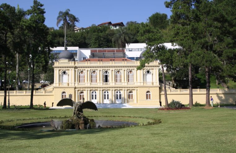 Audiência pública debate concurso público para educação de Petrópolis