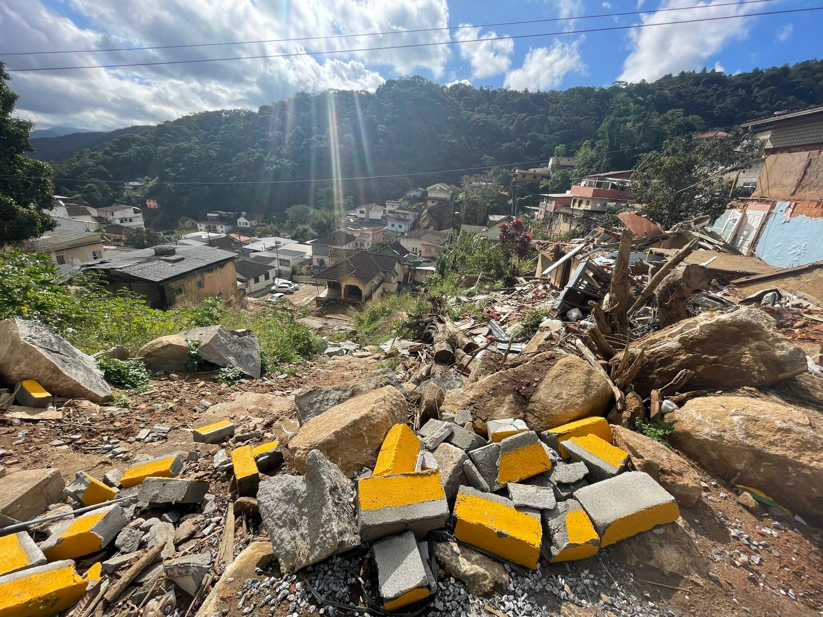 Seis meses da tragédia de Petrópolis: saiba como estão as regiões do Caxambú e a Rua do Túnel, no Quissamã