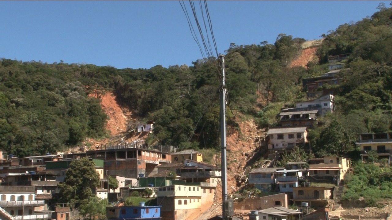 Moradores do Vila Felipe, 24 de maio e Rua Teresa pedem ajuda do poder público para a reconstrução das áreas afetadas pela chuva
