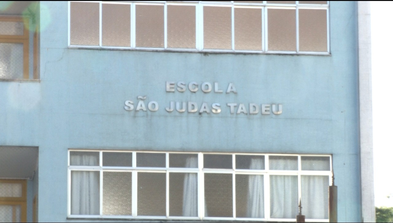 Mãe de jovem agredido em escola de Petrópolis afirma que instituição omitiu o caso