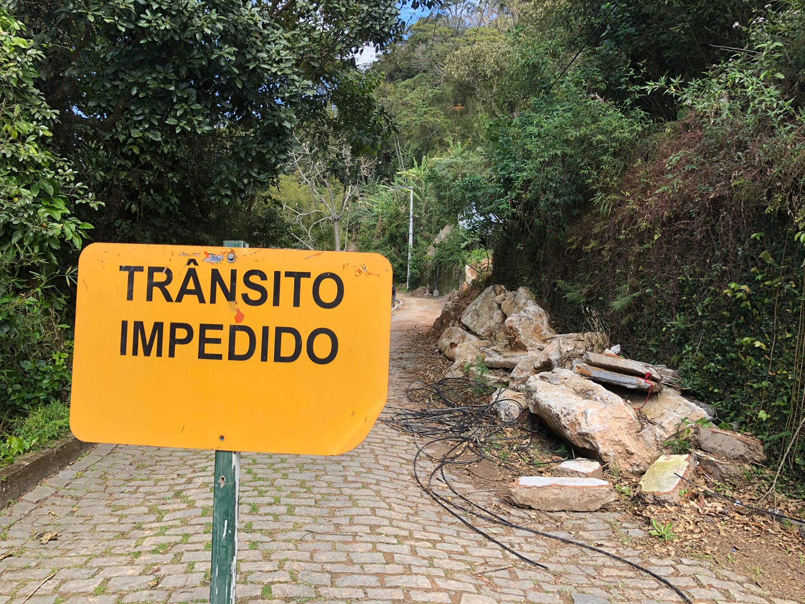Acesso ao Trono de Fátima, atingido por deslizamentos de terra no início do ano, permanece sem obras