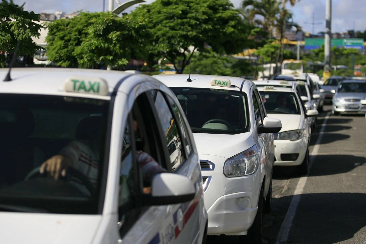 AgeRio emite alerta sobre golpes em taxistas